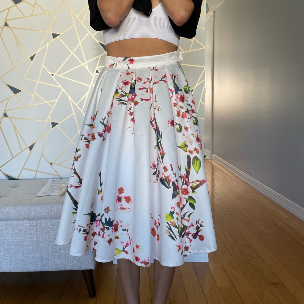 NWT Women size S floral skirt